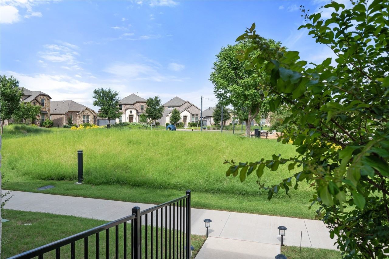 1716 Elise Ln - Photo 6 of 38