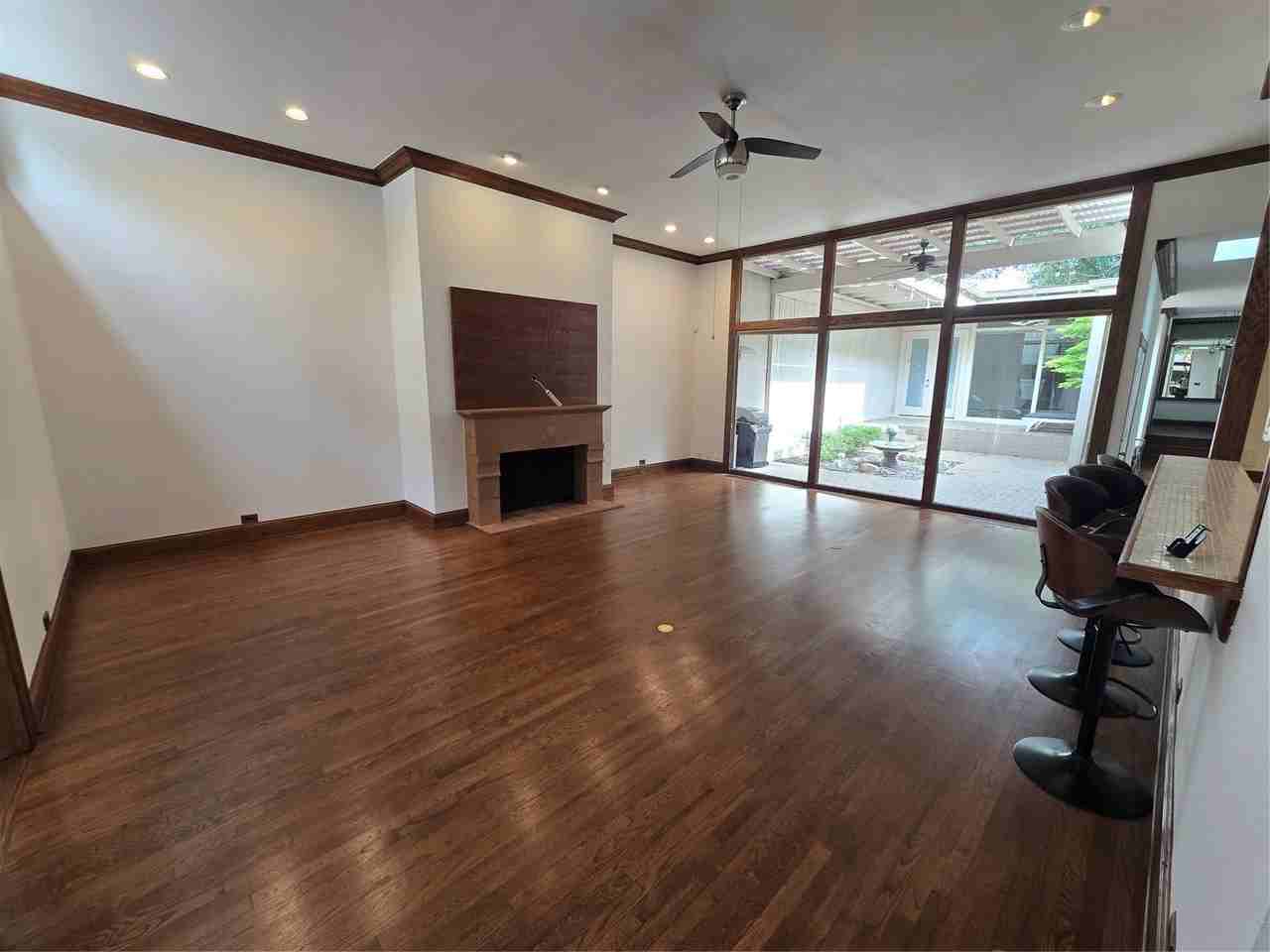 6434 Southpoint Dr - Photo 3 of 33