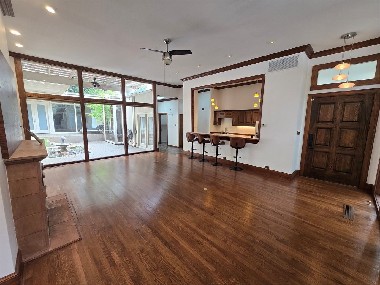 6434 Southpoint Dr - Photo 5 of 33