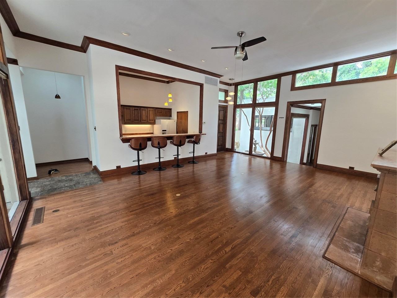 6434 Southpoint Dr - Photo 6 of 33