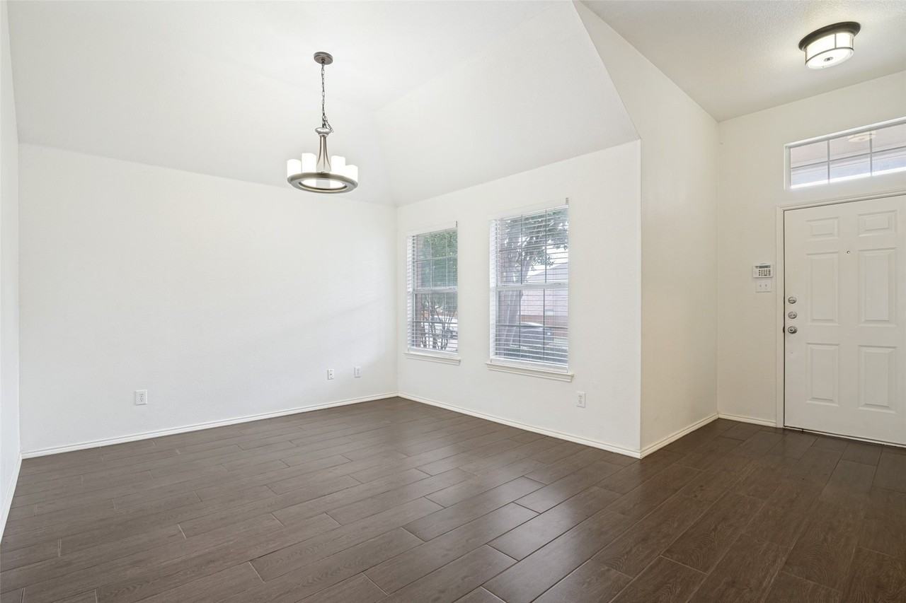 9021 Floyd Dr - Photo 3 of 19