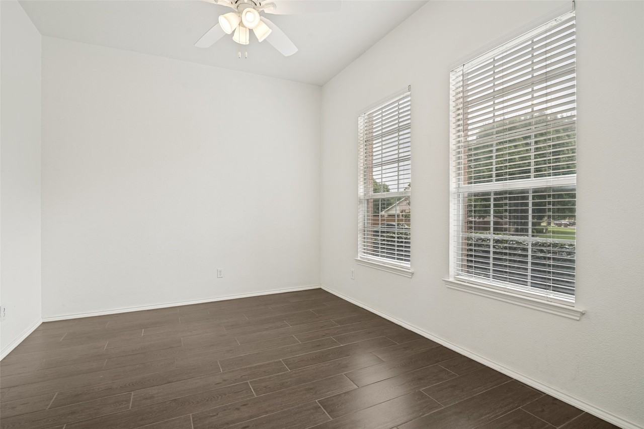 9021 Floyd Dr - Photo 5 of 19