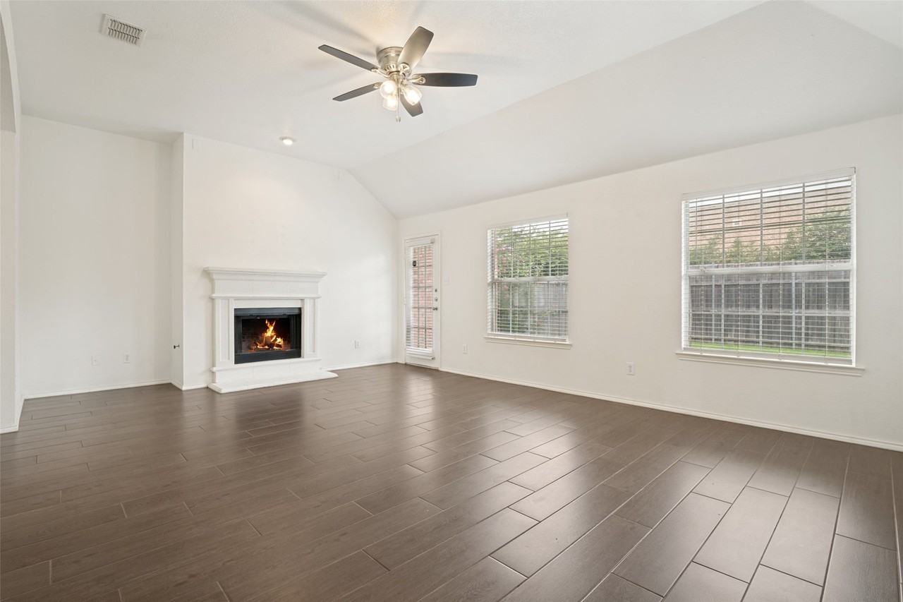 9021 Floyd Dr - Photo 7 of 19