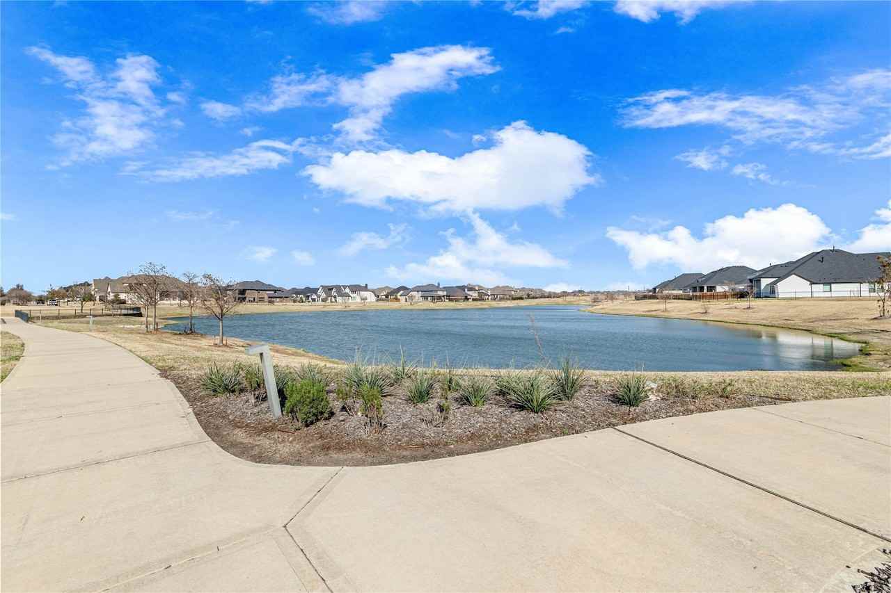 1544 Vermillion Dr - Photo 5 of 35