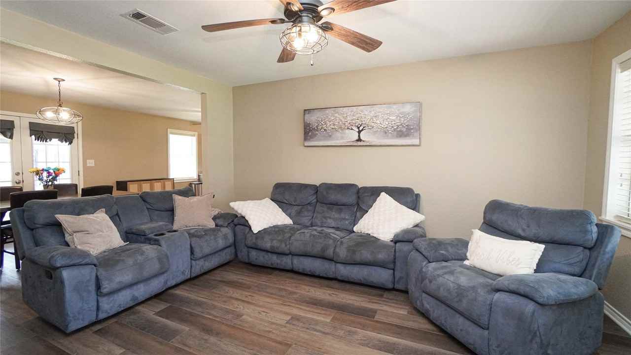 340 Northside - Photo 4 of 29