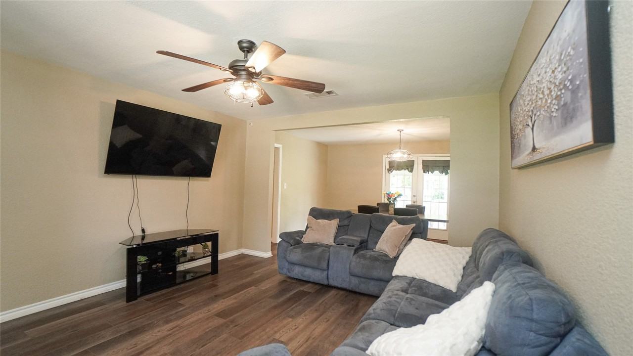 340 Northside - Photo 5 of 29