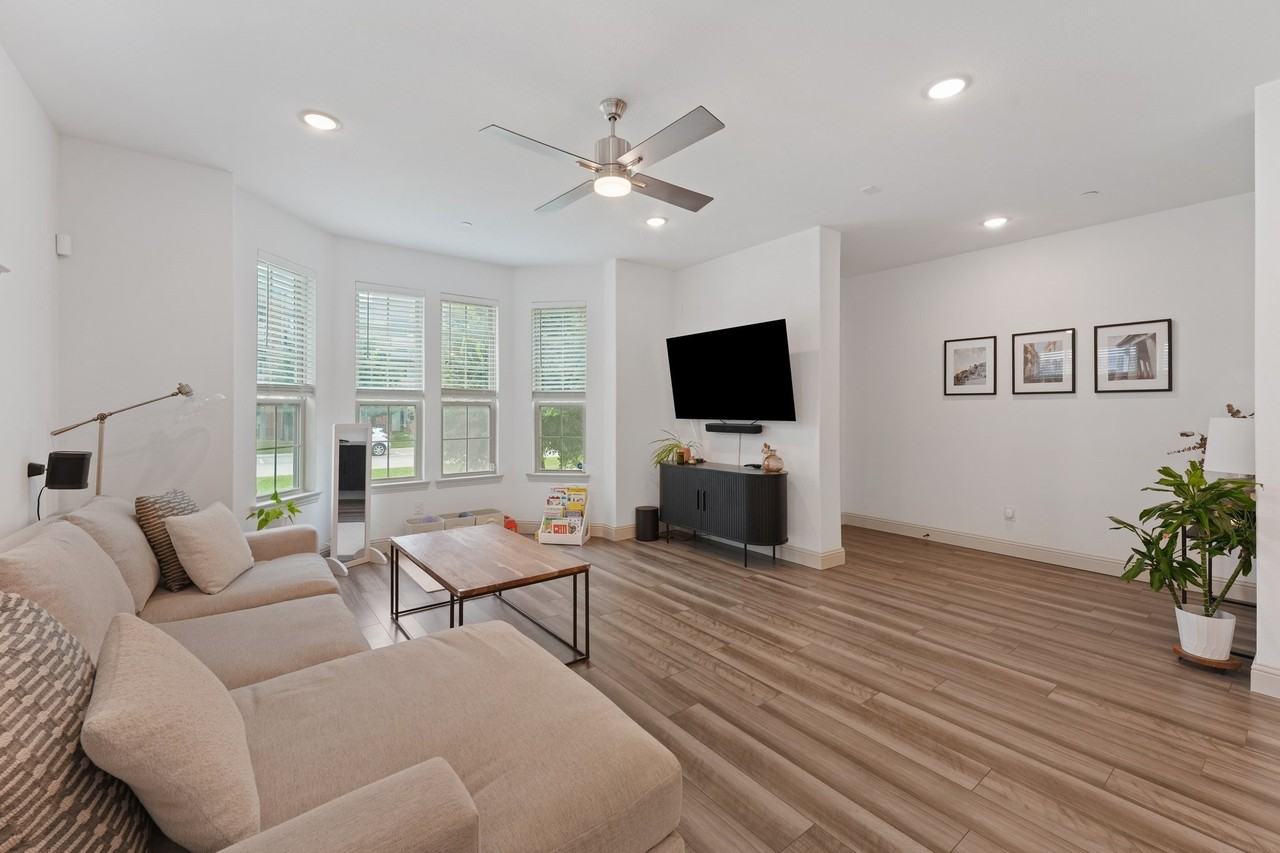 6028 Silverado Trl - Photo 2 of 18