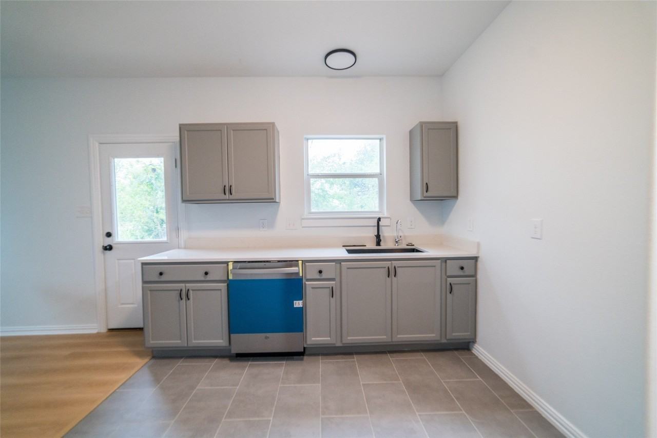 956 Lloyds Rd - Photo 4 of 18