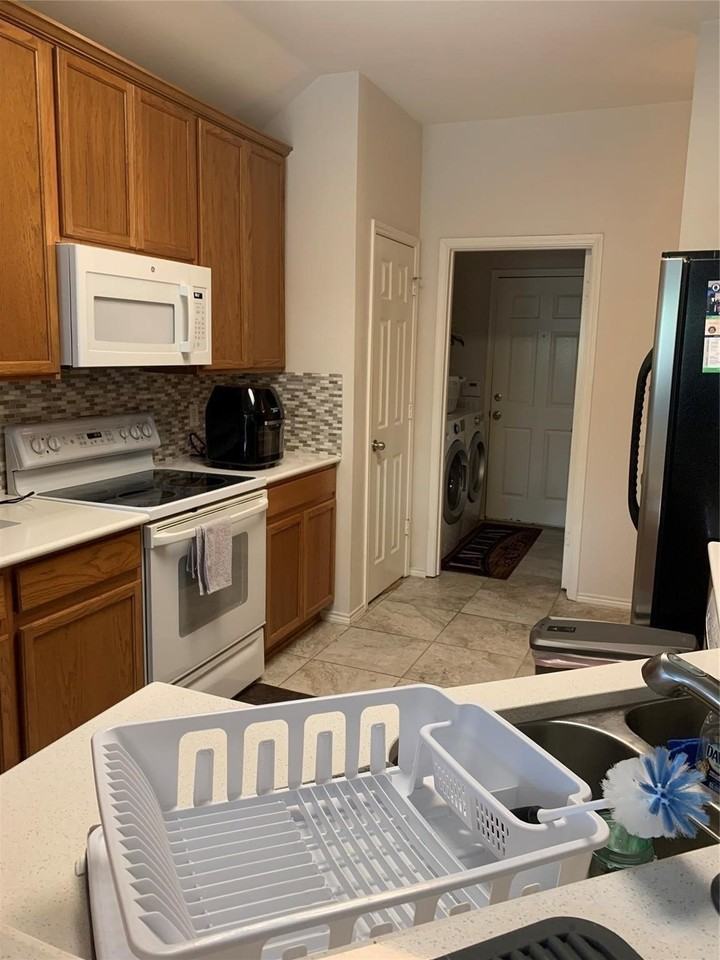 2501 Spring Dr - Photo 4 of 10