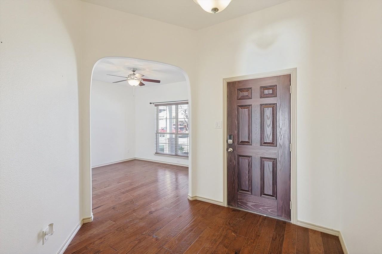 1809 Mcgee Ave - Photo 4 of 24