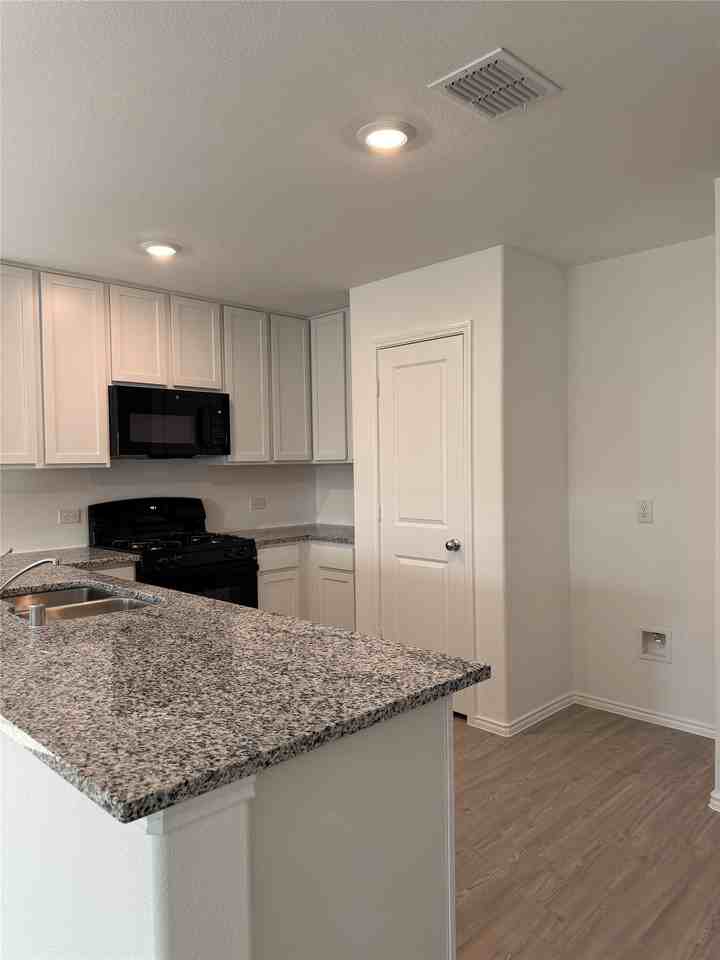 11815 Hermosa Ln - Photo 3 of 15