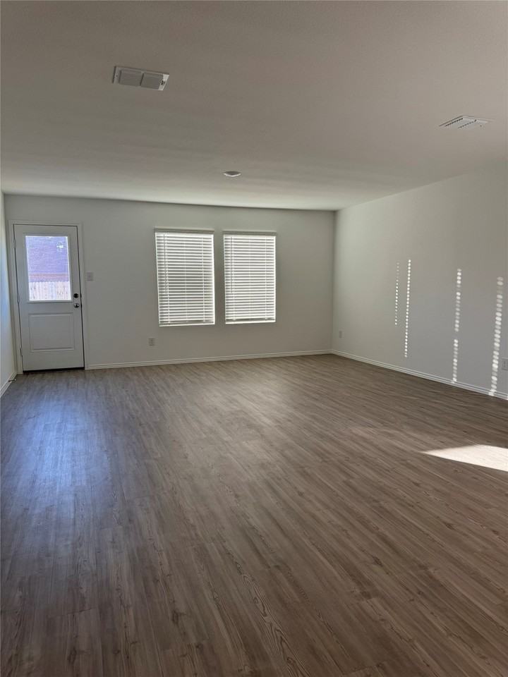 11815 Hermosa Ln - Photo 4 of 15