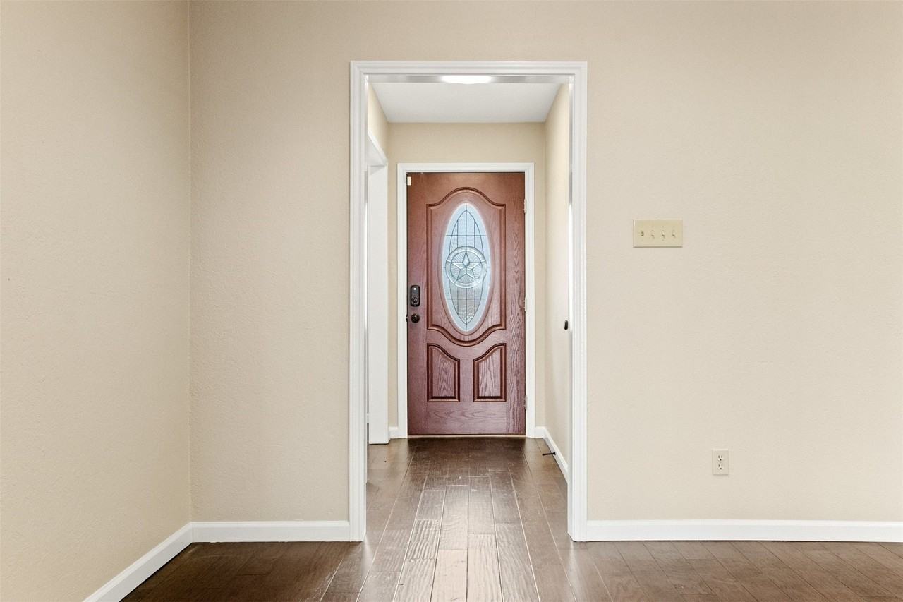 611 Field St - Photo 3 of 40