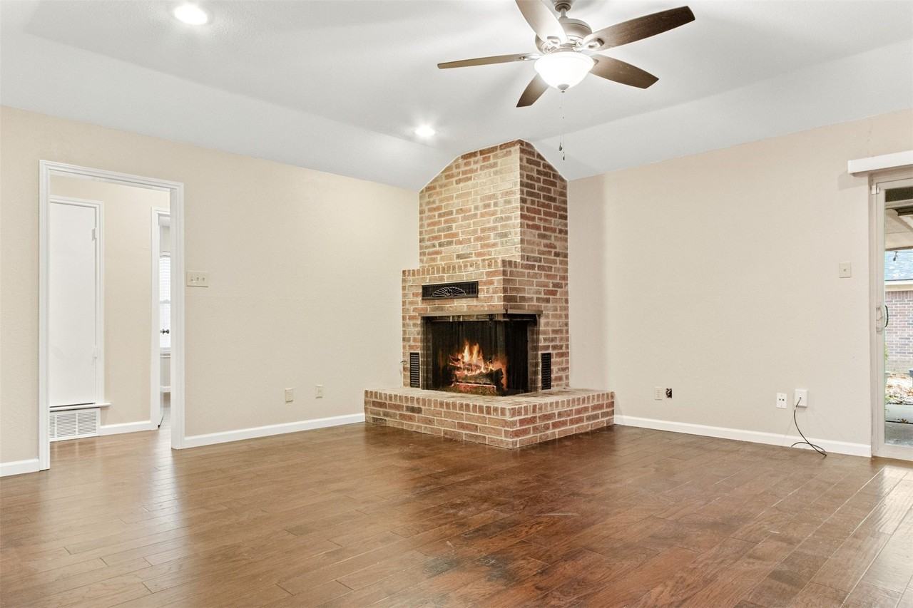 611 Field St - Photo 5 of 40