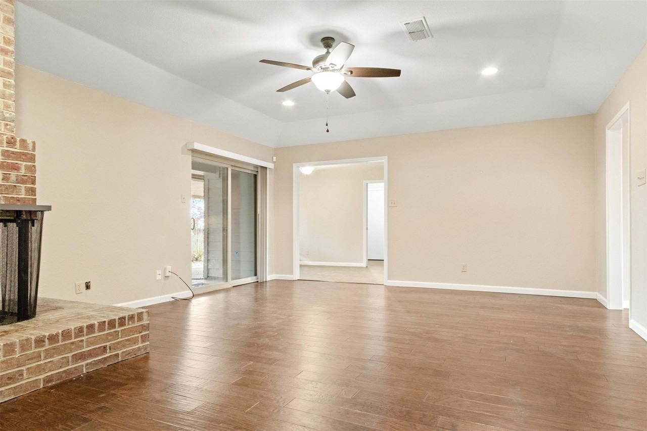 611 Field St - Photo 6 of 40