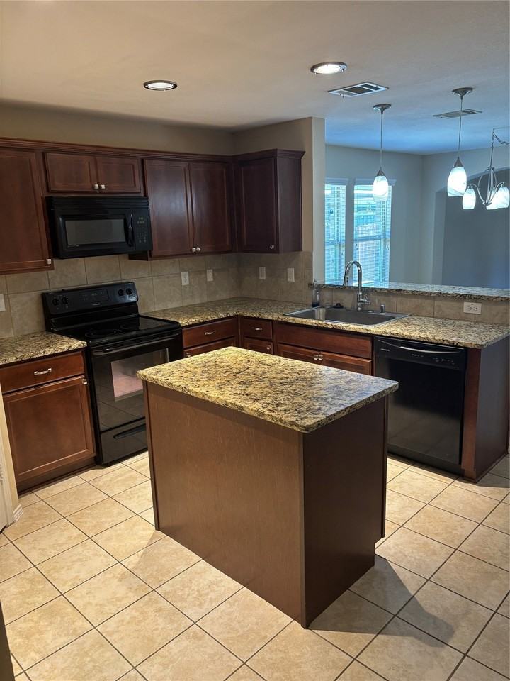 2047 Enchanted Rock Dr - Photo 2 of 18