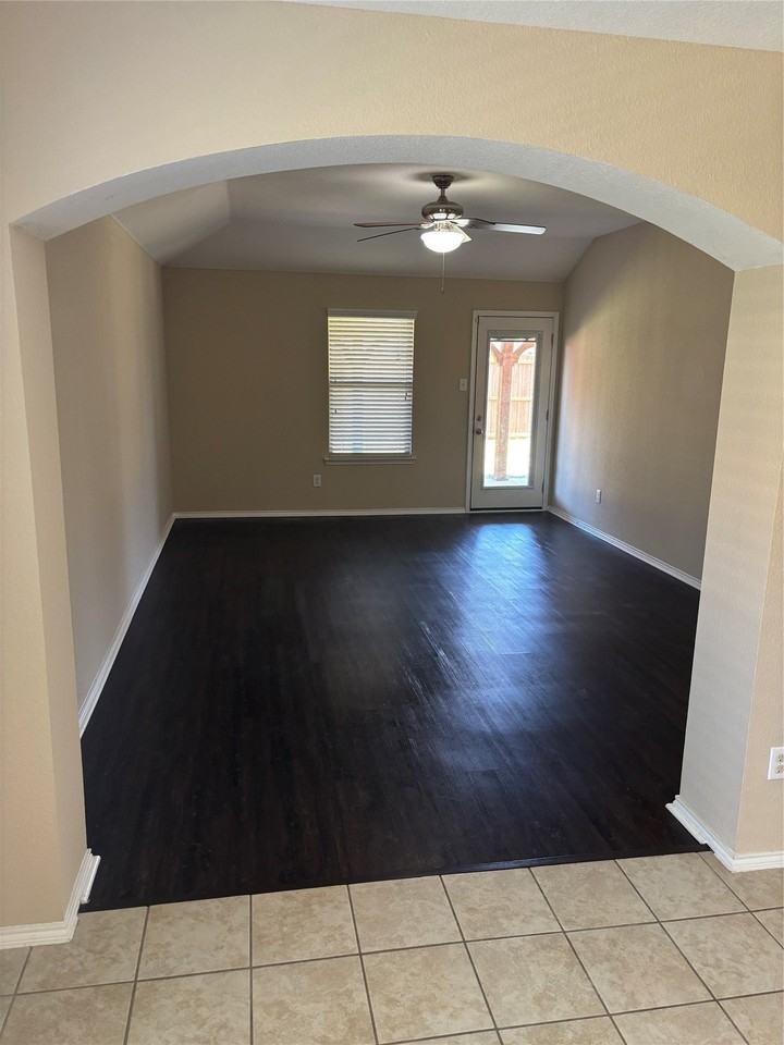2047 Enchanted Rock Dr - Photo 5 of 18