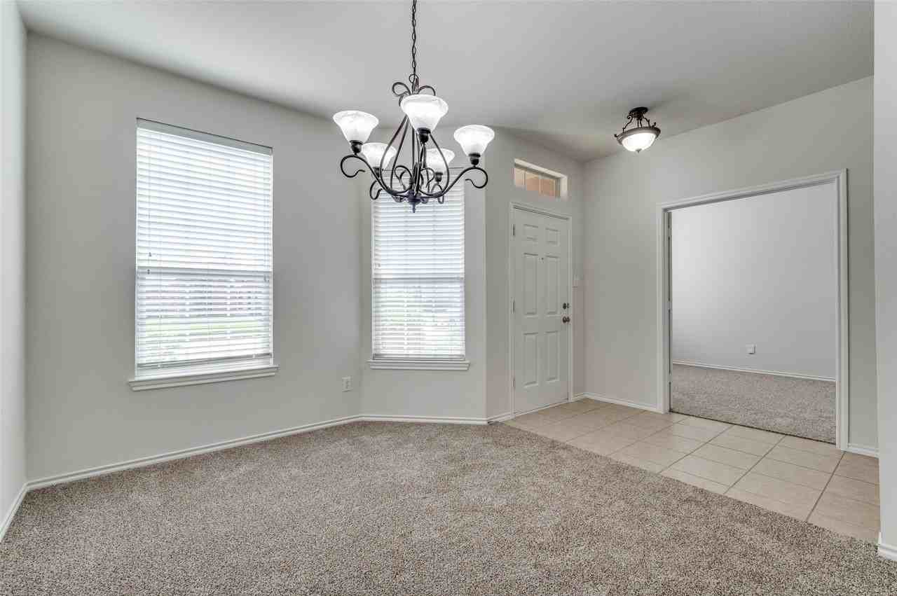 1405 Hazelwood Dr - Photo 2 of 12