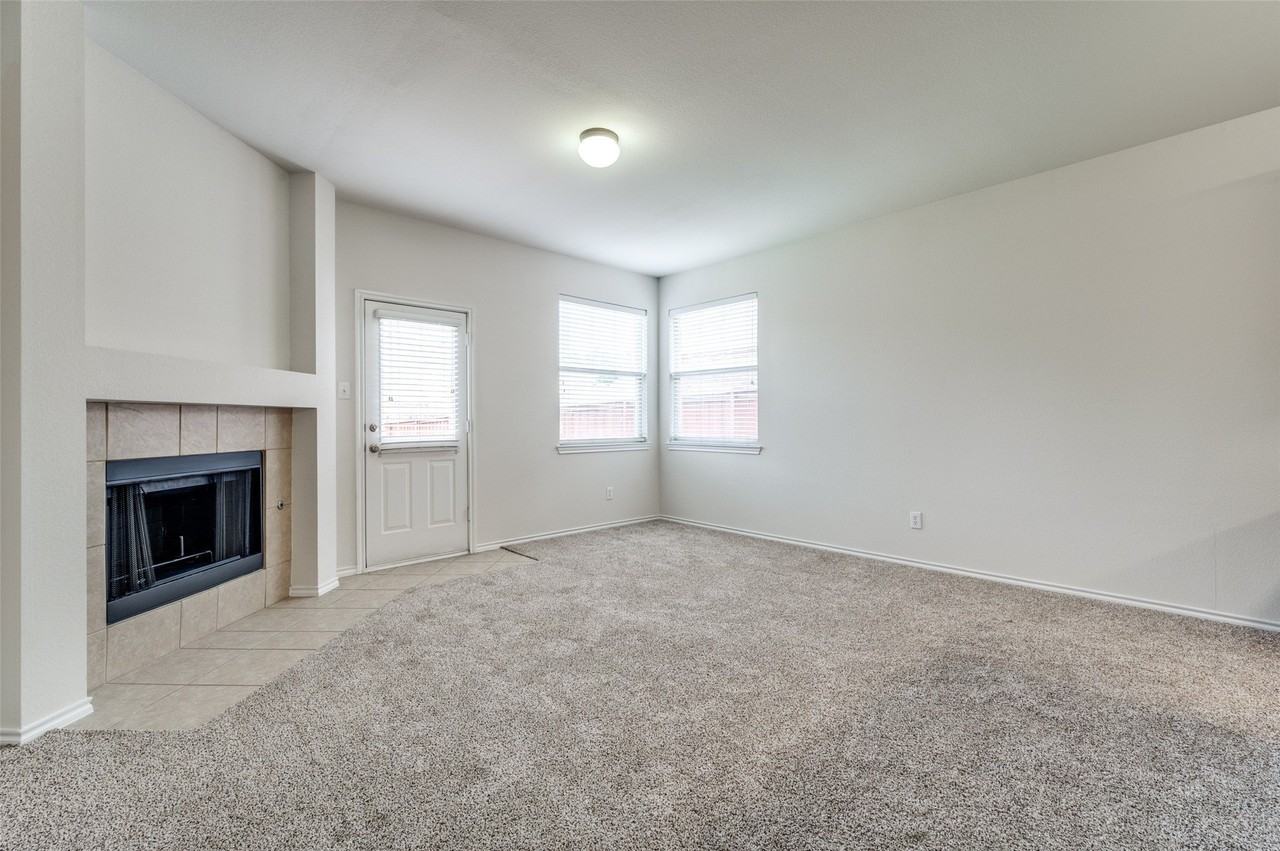 1405 Hazelwood Dr - Photo 3 of 12