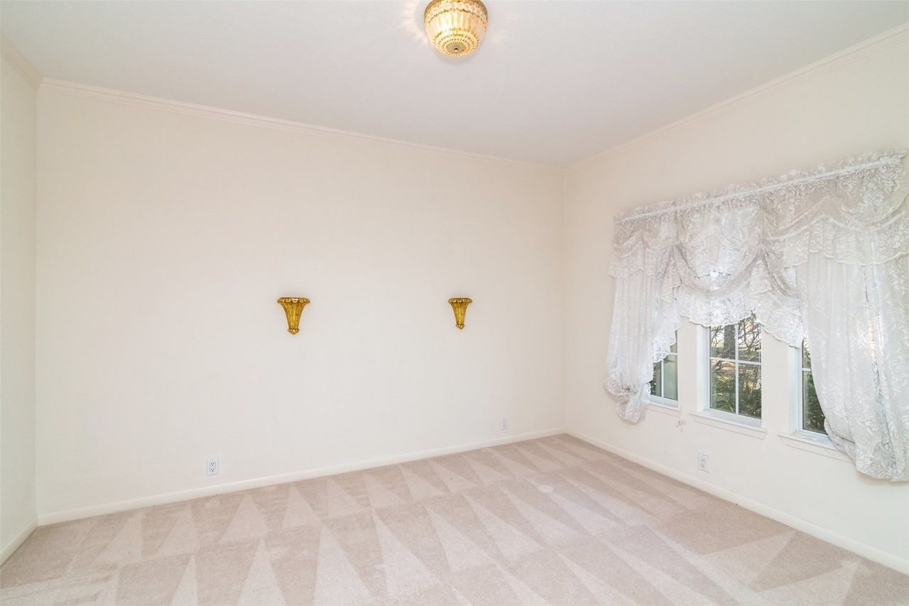4525 Teasley Ln - Photo 6 of 28