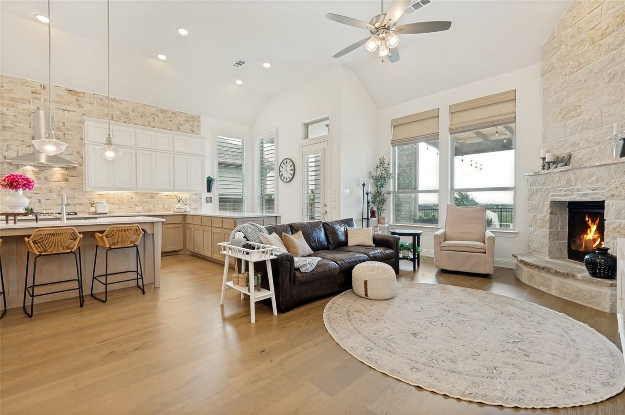 2133 Longspur Dr - Photo 6 of 31