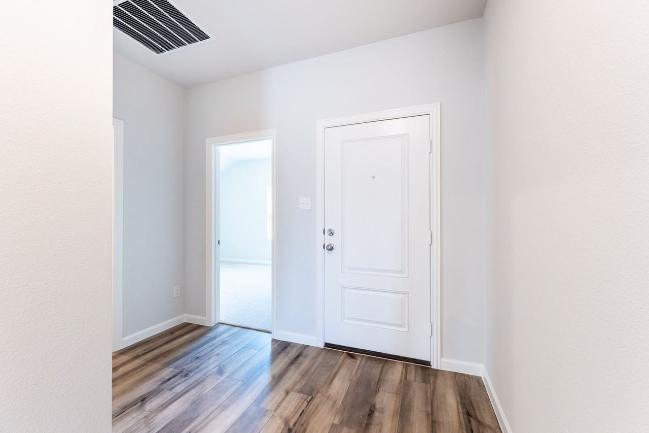 3745 Prairie Chapel Rd - Photo 5 of 33