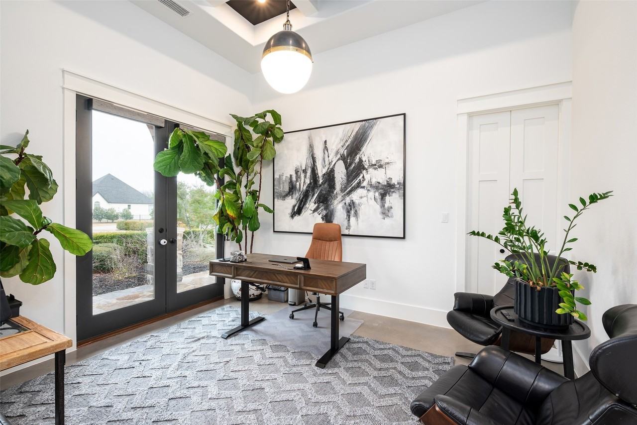 1501 Stony Trl - Photo 5 of 40