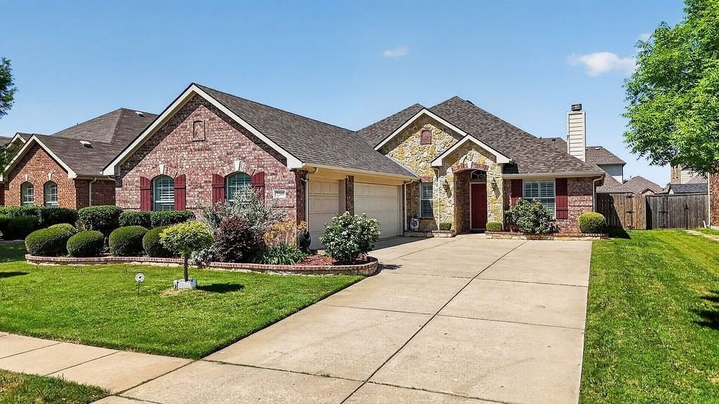 2360 Collin Dr - Photo 2 of 33