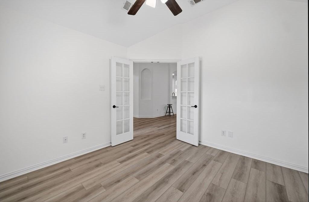 2360 Collin Dr - Photo 3 of 33