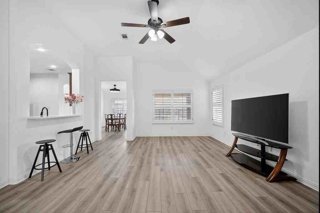 2360 Collin Dr - Photo 6 of 33