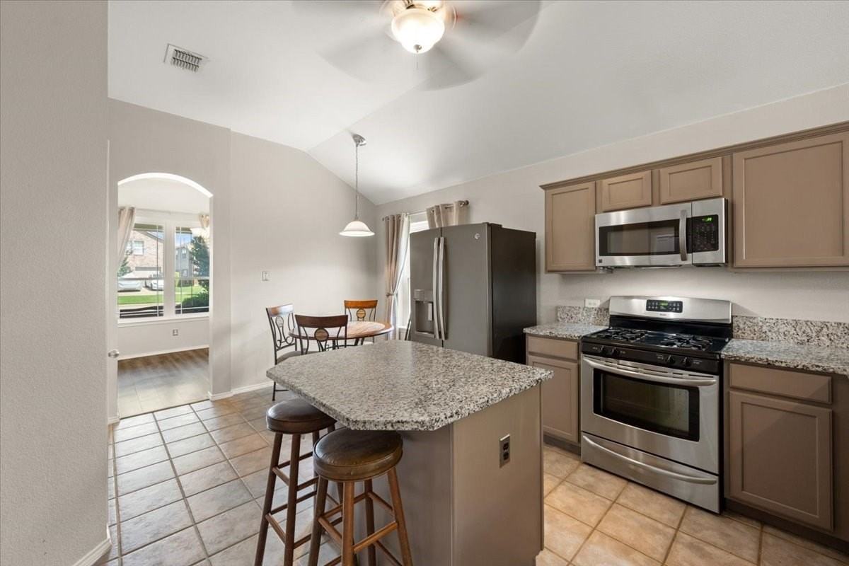 5920 Westgate Dr - Photo 5 of 40