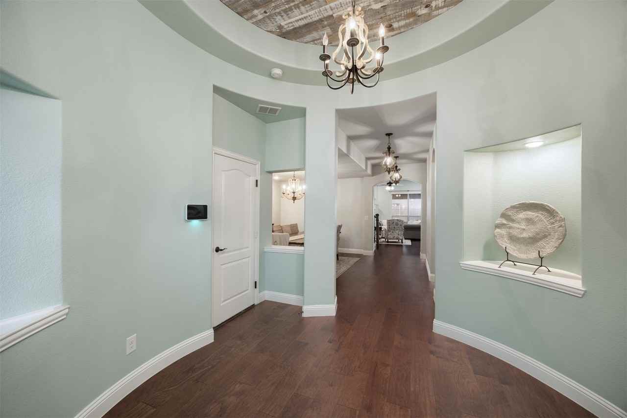 1416 Alexander Dr - Photo 4 of 40