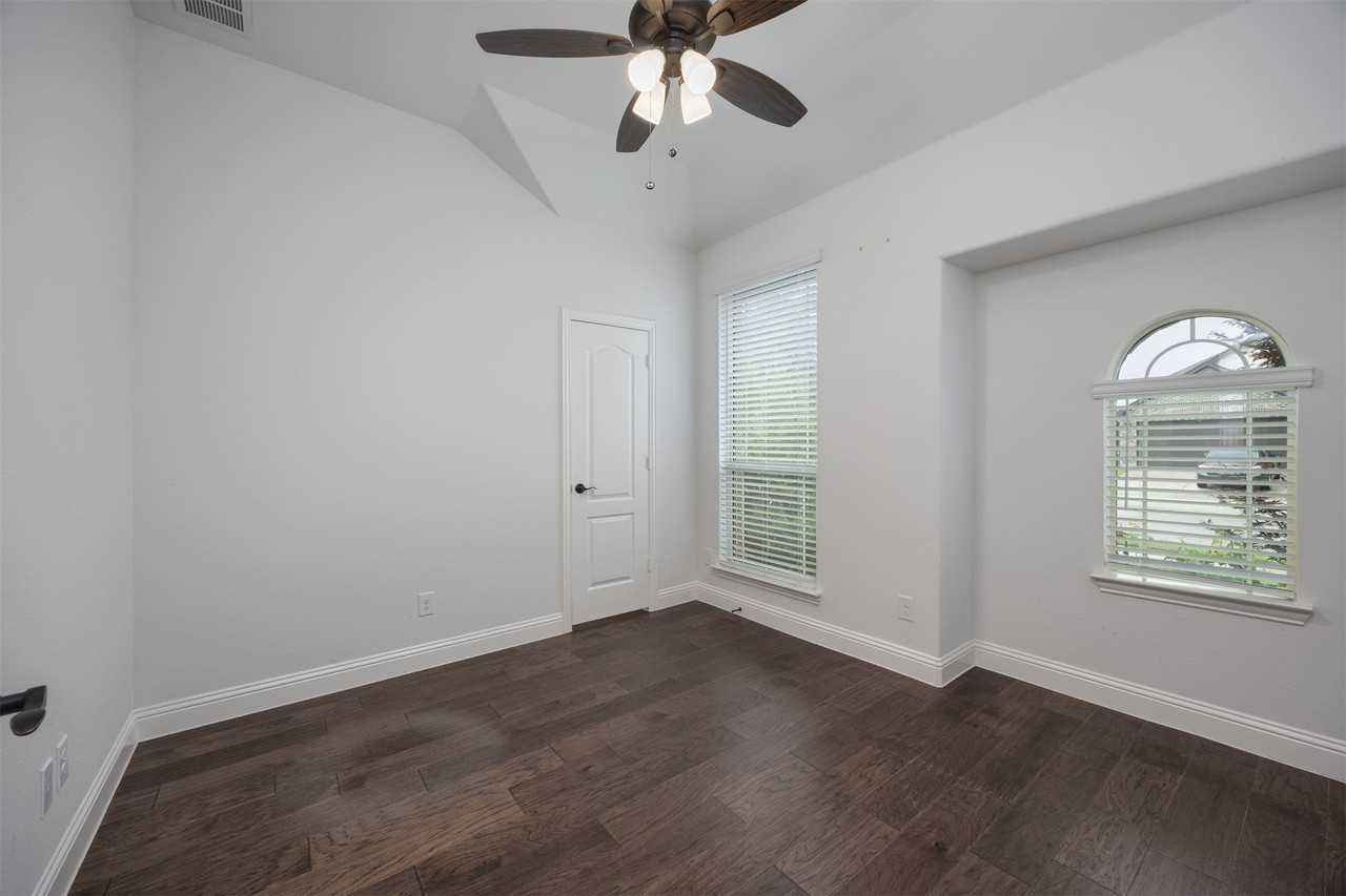 1416 Alexander Dr - Photo 6 of 40