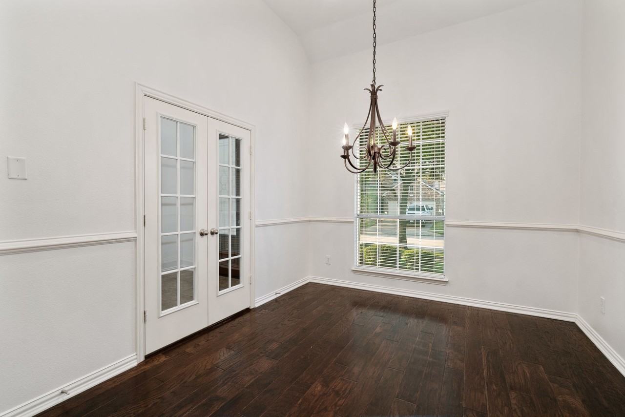 1181 Capital Dr - Photo 4 of 27