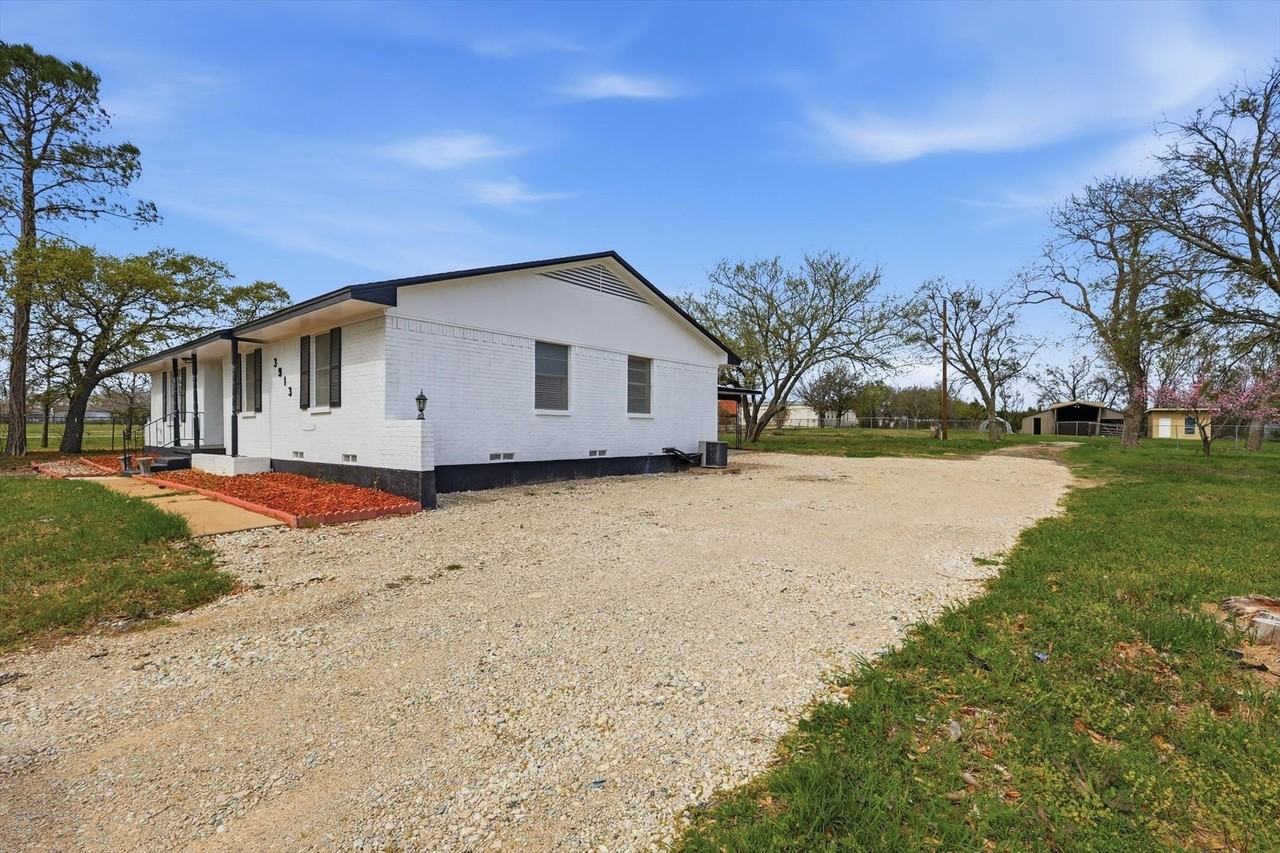 3913 Hickox Rd - Photo 2 of 32
