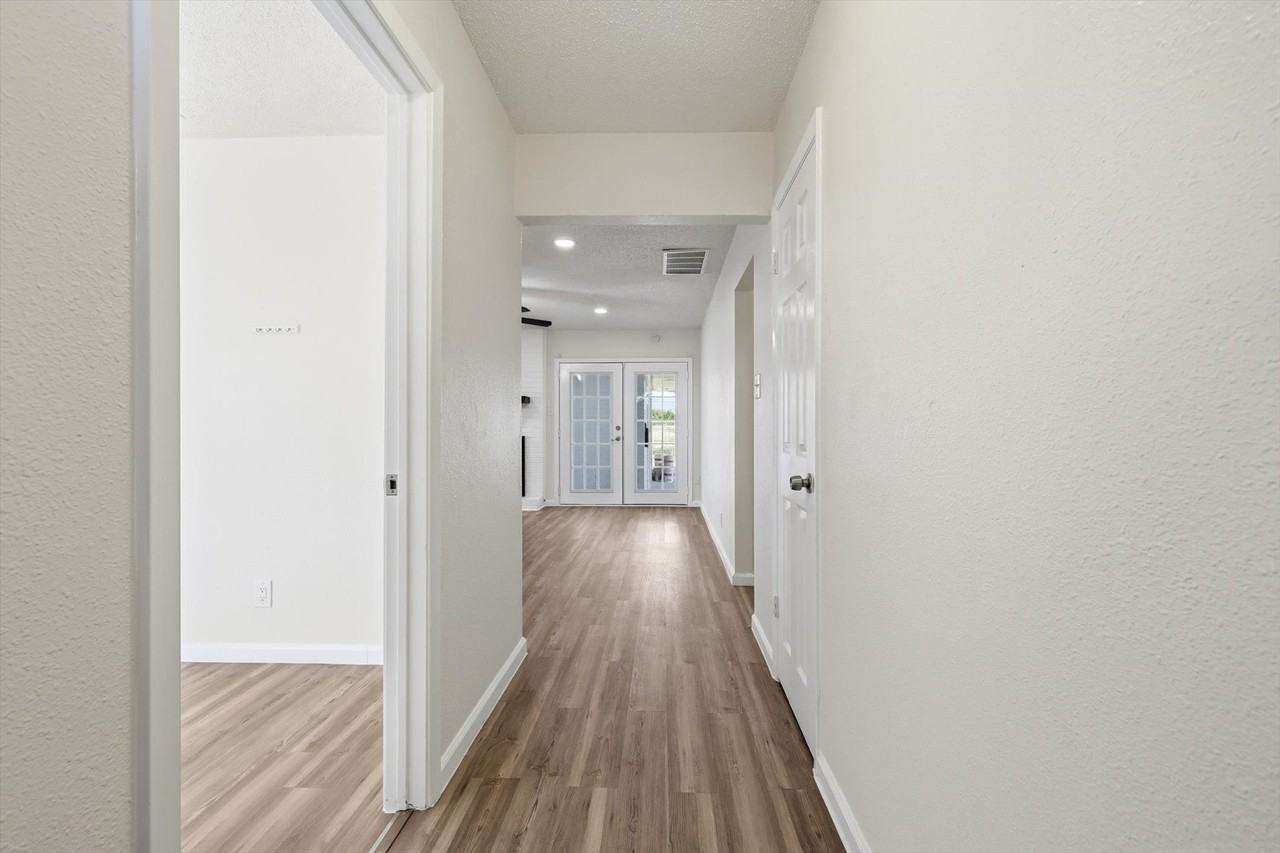 3913 Hickox Rd - Photo 3 of 32