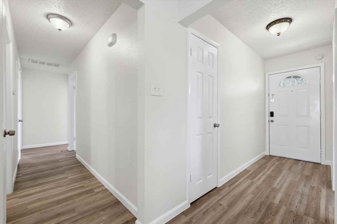 3913 Hickox Rd - Photo 5 of 32