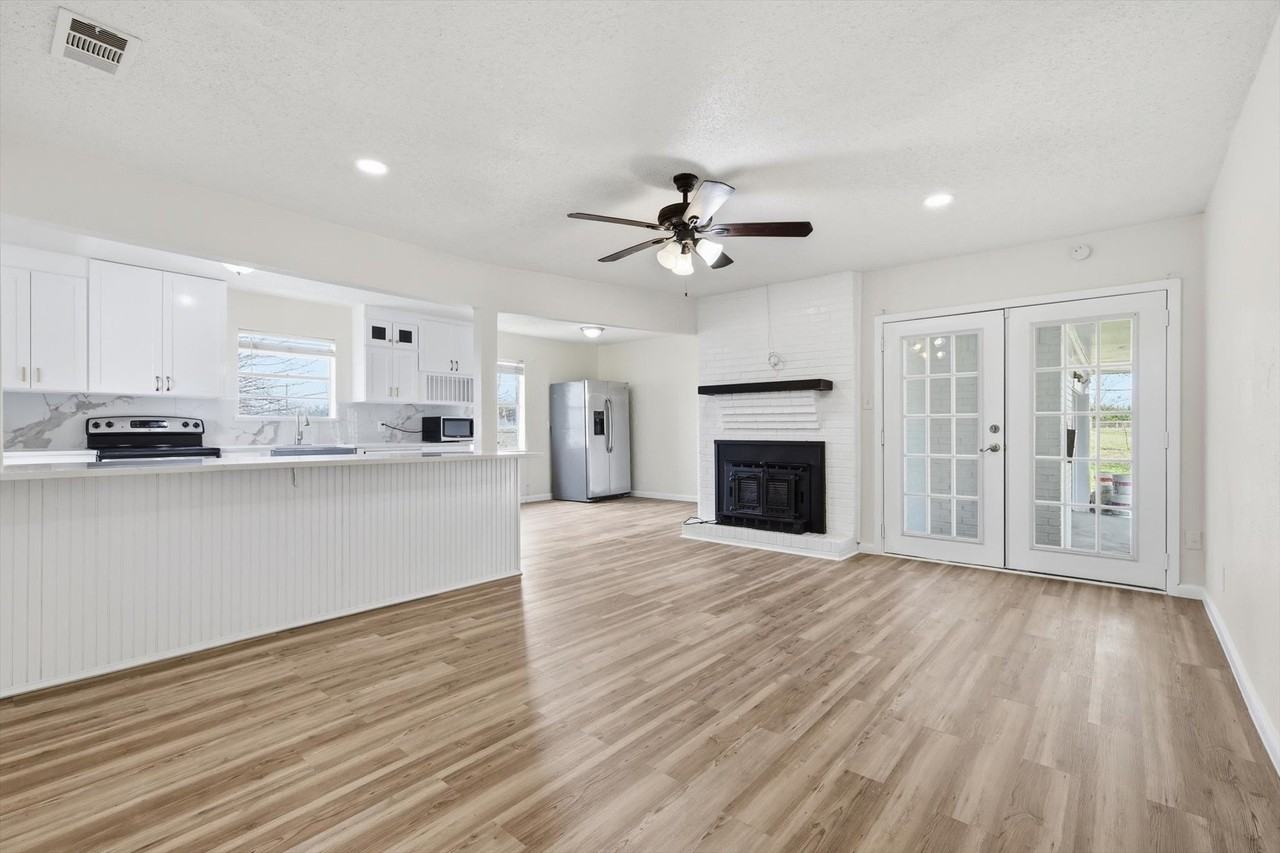 3913 Hickox Rd - Photo 6 of 32