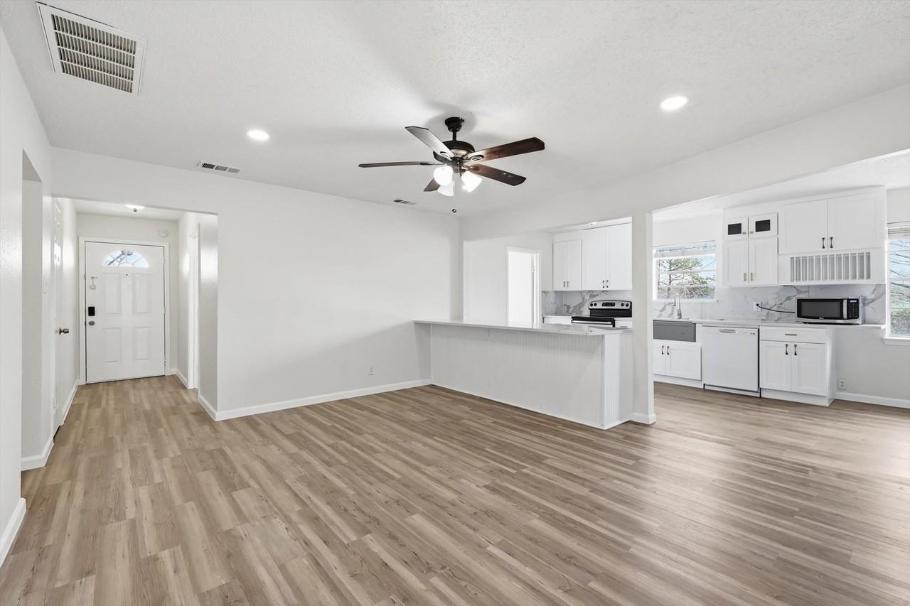 3913 Hickox Rd - Photo 7 of 32