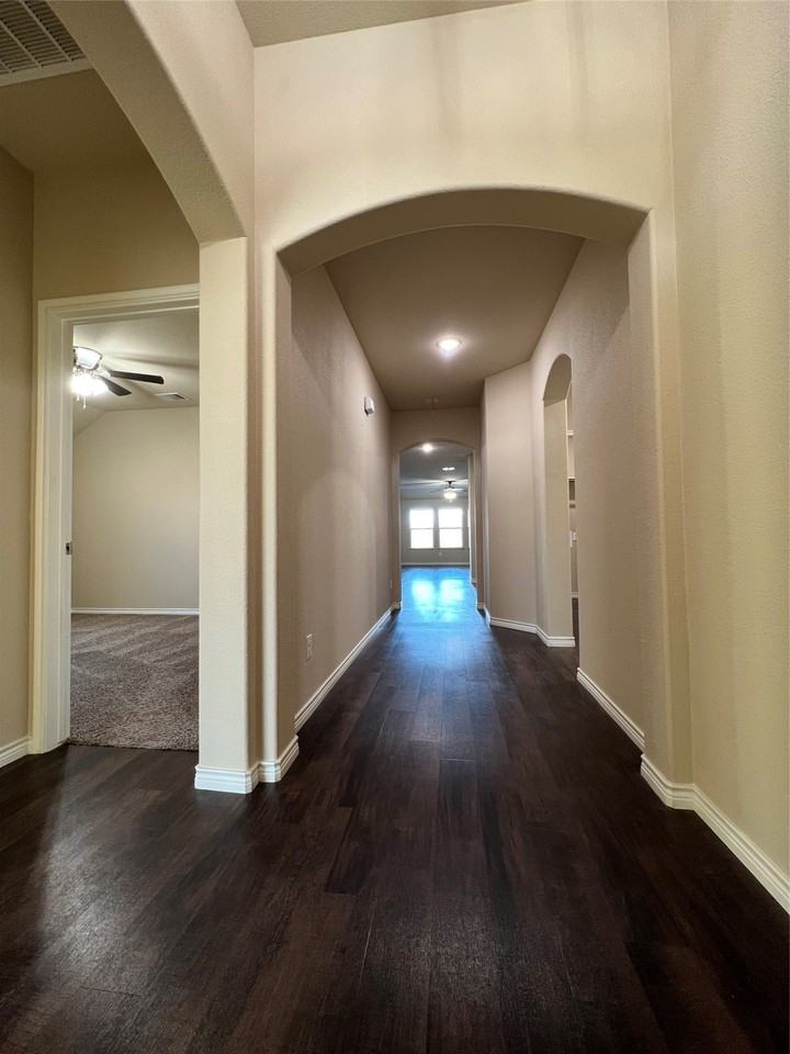 569 Kara Dr - Photo 2 of 20