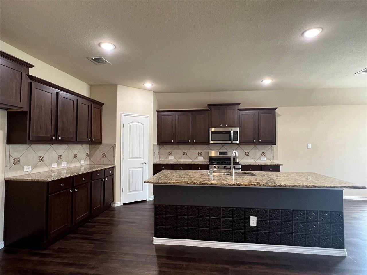 569 Kara Dr - Photo 5 of 20