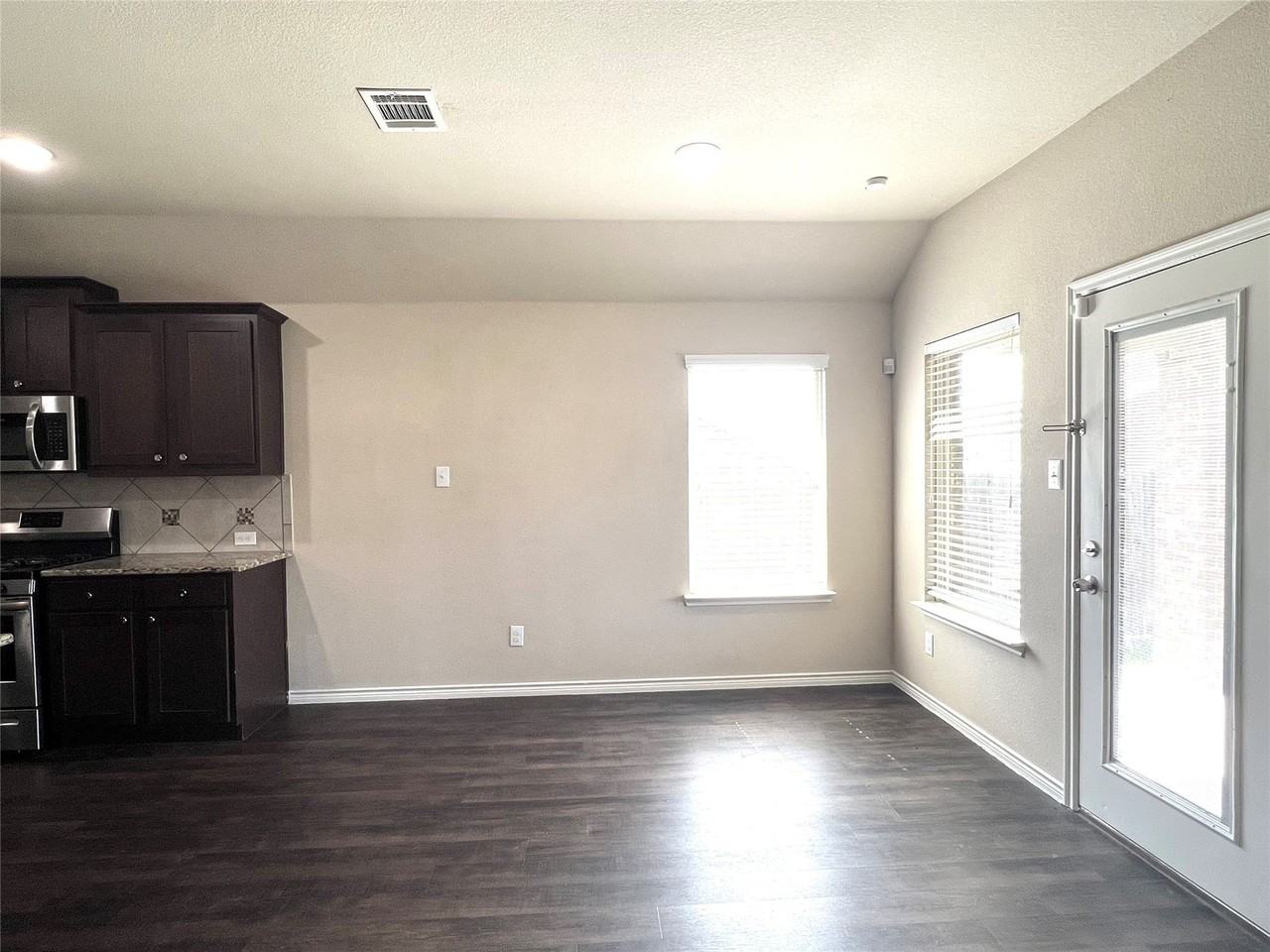 569 Kara Dr - Photo 6 of 20