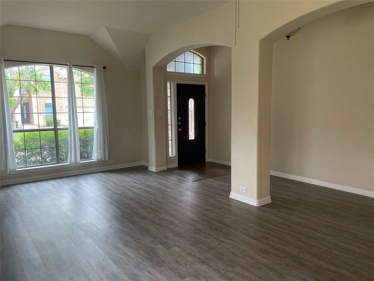 421 Brighton St - Photo 3 of 26