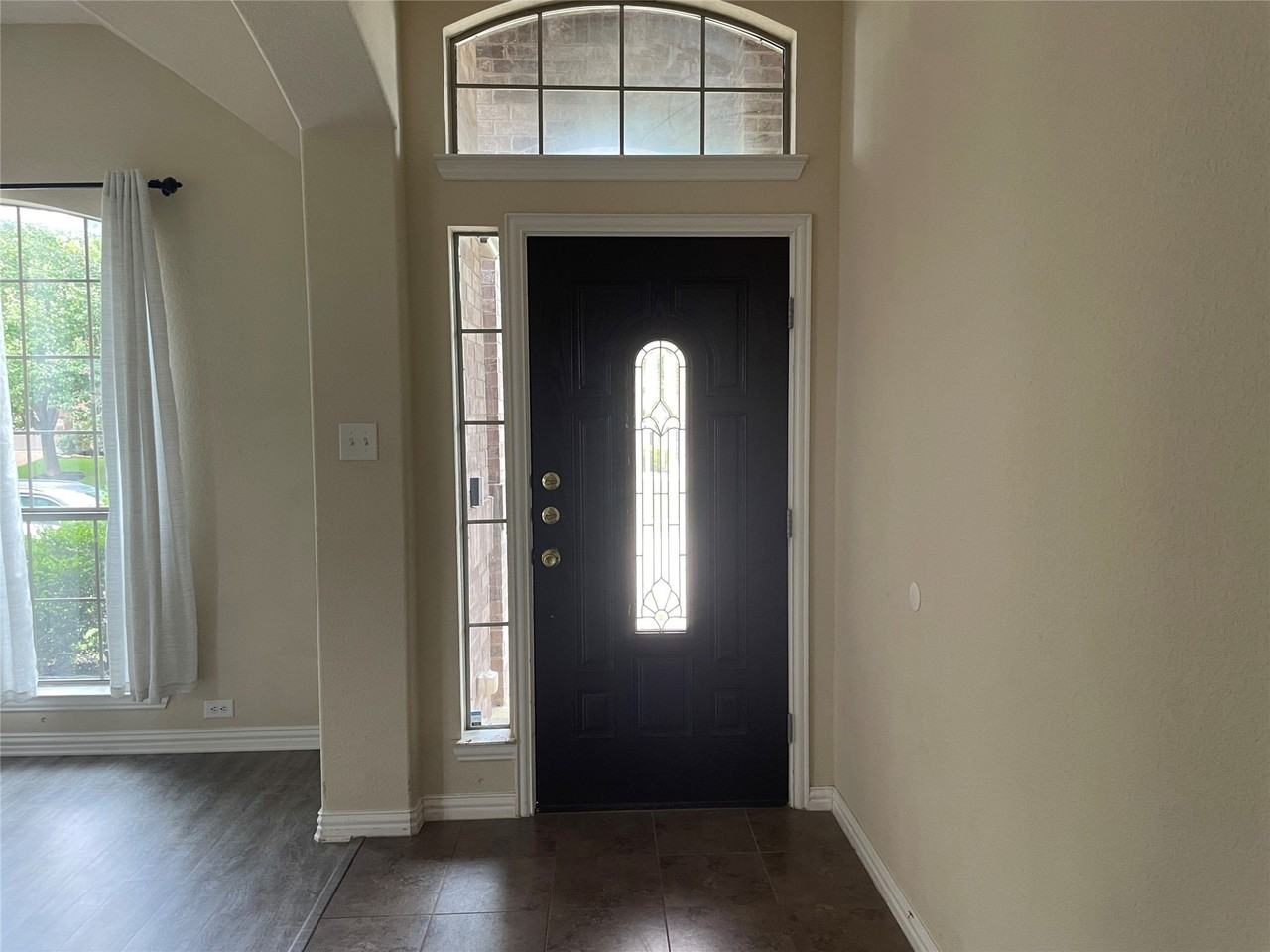 421 Brighton St - Photo 4 of 26
