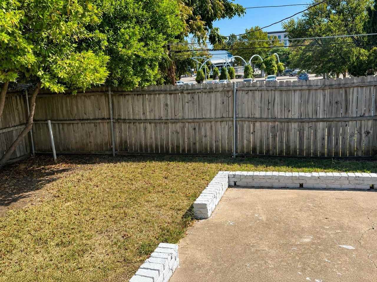 7410 Walling Ln - Photo 6 of 6