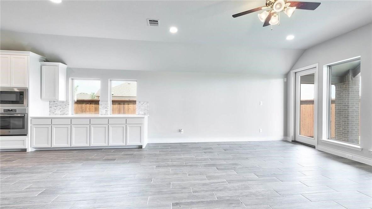 1730 Holmwood Dr - Photo 6 of 12