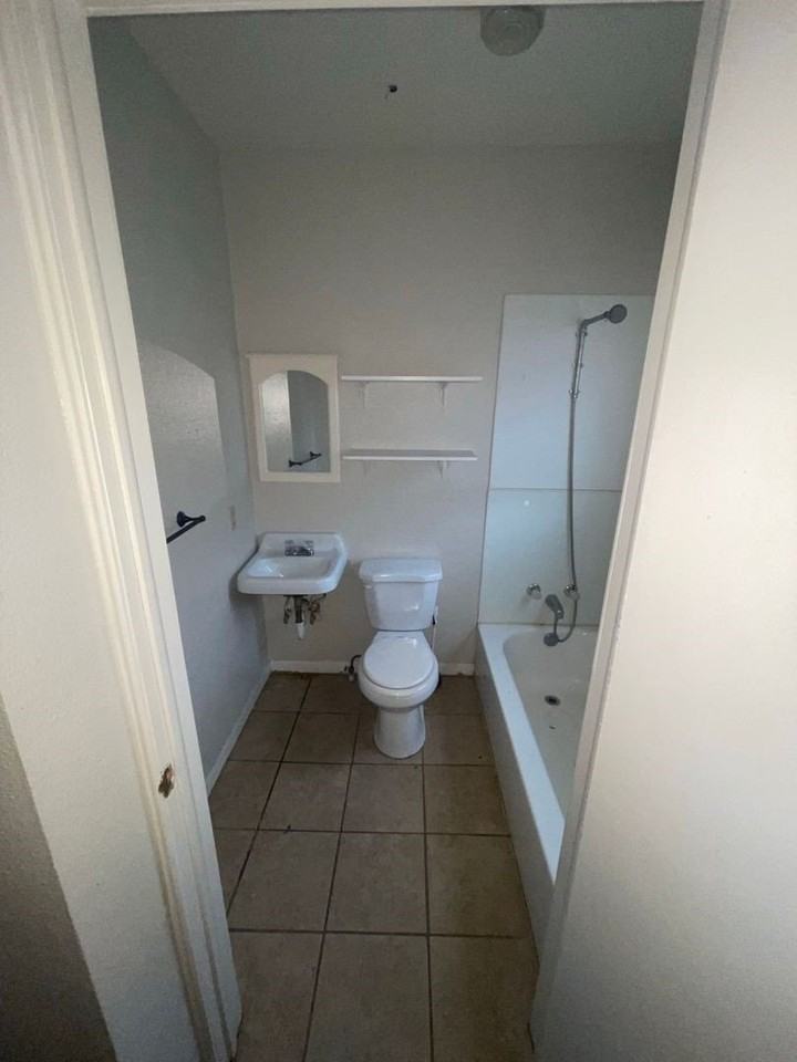 1368 Mulberry St - Photo 3 of 7