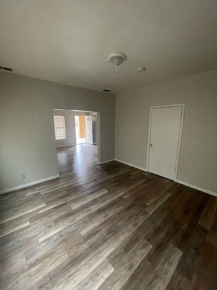 1368 Mulberry St - Photo 4 of 7