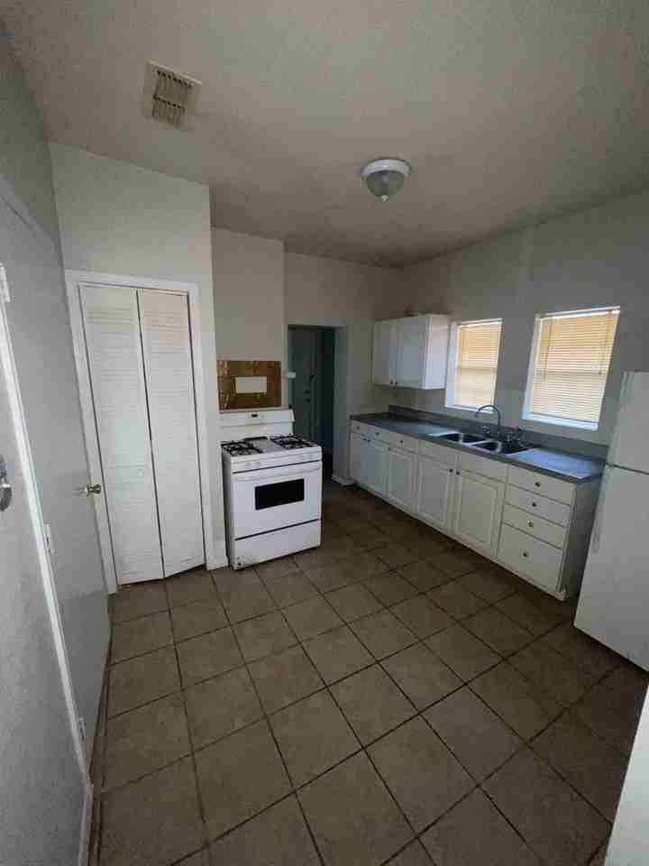 1368 Mulberry St - Photo 5 of 7
