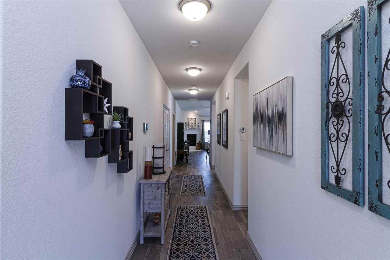 917 Rosewood St - Photo 2 of 17